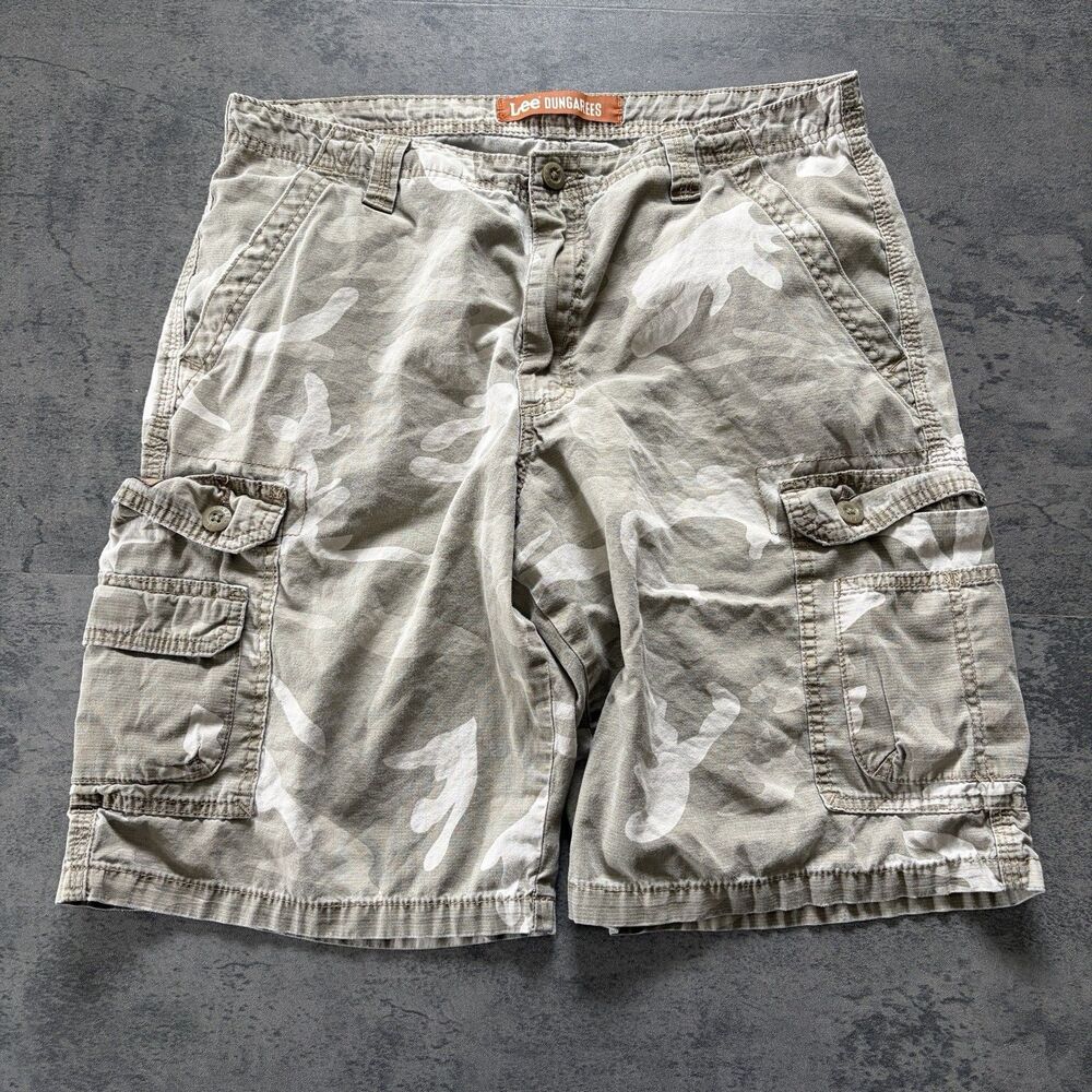 Baggy Y2K Lee Dungarees Washed Multi Pocket Camo Print Cargo Shorts Size 33